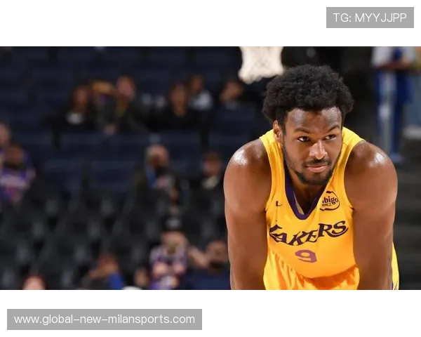 里夫斯26+11集锦:妙传布朗尼空接暴扣 关键三分大心脏,里斯·布朗 里夫斯26+11集锦:妙传布朗尼空接暴扣 关键三分大心脏,里斯·布朗