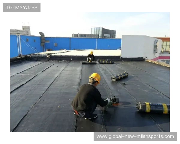 成都蓉城拜合拉木外脚背传中,禁区内抢点顶偏 成都蓉城拜合拉木外脚背传中,禁区内抢点顶偏